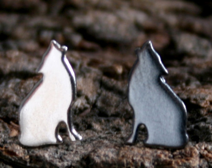 Howling Wolf. Sterling Silver ear studs. 'Forest friends' collection. Exclusive design. Tiny wolves. Eco-friendly. Natural or Black silver