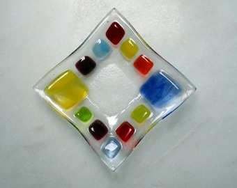 Bejewelled (D7), mosaic series, fused glass ring dish / earring dish in a range of vibrant hues. Red/Yellow/Orange/Green/Blue.