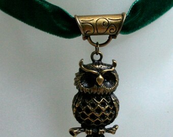 Handcrafted 'Wise Owl' Choker. Steampunk/Pagan/Wiccan. Bronze tone Owl on a Wine, Black, Green, Purple, Brown, White or Ivory velvet ribbon.