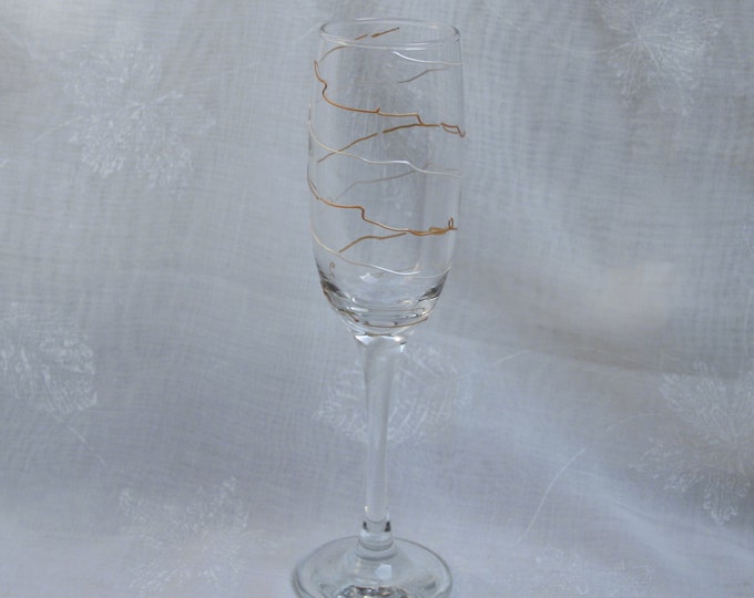 Spirali in Gold and Pearl - An exclusive design, hand painted, spiral pattern in Gold and Pearlescent white on a Champagne glass.