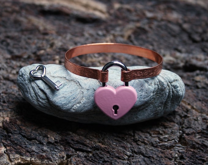 Locking BDSM cuff bracelet. Patterned copper band, working heart shape padlock & 2 keys. Choose pattern and padlock color. Can be engraved