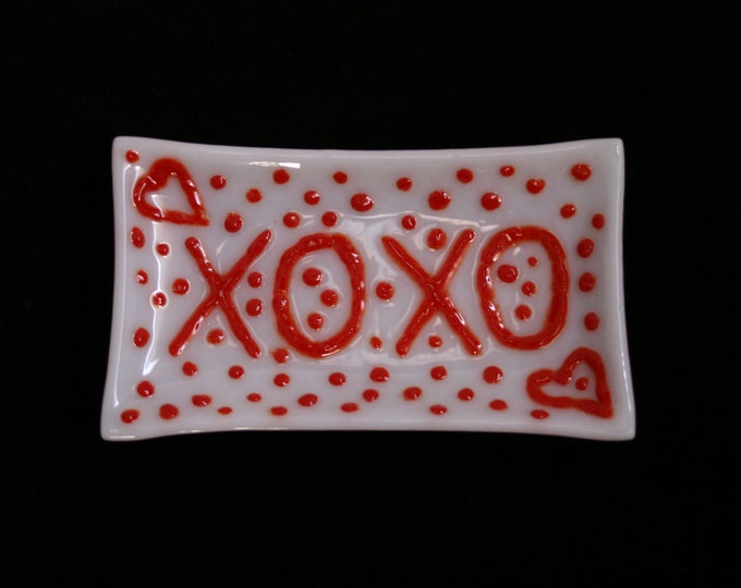 Red and White Fused glass trinket / soap /sushi dish 'XOXO' - Unique, hand made featuring raised red writing, dots & hearts on a white base.