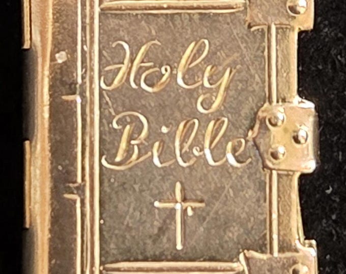 9ct Yellow Gold, Pre-loved, vintage, Holy Bible charm.
