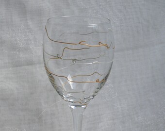 Spirali in Gold and Pearl - An exclusive design, hand painted, spiral pattern in Gold and Pearlescent white on a wine glass.