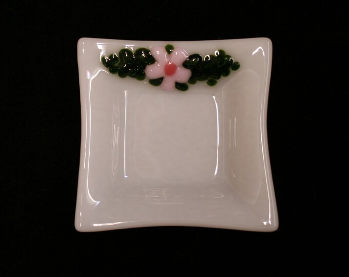 Flora Square Mini, in Pink ~ A hand made fused glass trinket / ring / earring / sushi dip dish. Raised flowers and green leaves on white