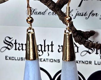 Classic Elegance; Victorian style 9ct Gold and Blue Lace Agate Slender Teardrop Earings.