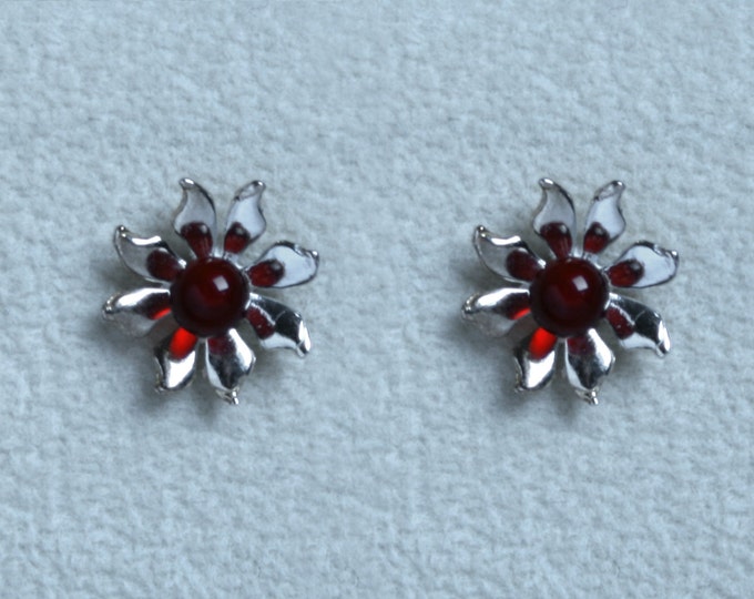 Handmade 'Ma Petite Fleur' earrings. Traditionally hand made, sterling silver gemstone flower stud earrings with Garnet. For pierced ears.