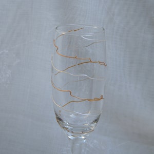 Spirali in Gold and Pearl An exclusive design, hand painted, spiral pattern in Gold and Pearlescent white on a Champagne glass. image 2