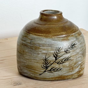 Hand made vase in chocolate stoneware, in an oval shape, and decorated in white slip with a wheat motif in black ink. image 2