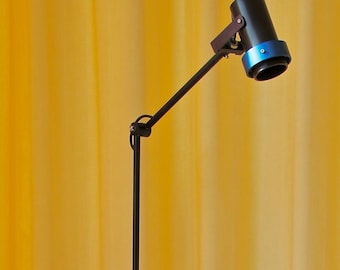 Adjustable Height LED Floor Lamp "Giraffe" - Black with black base