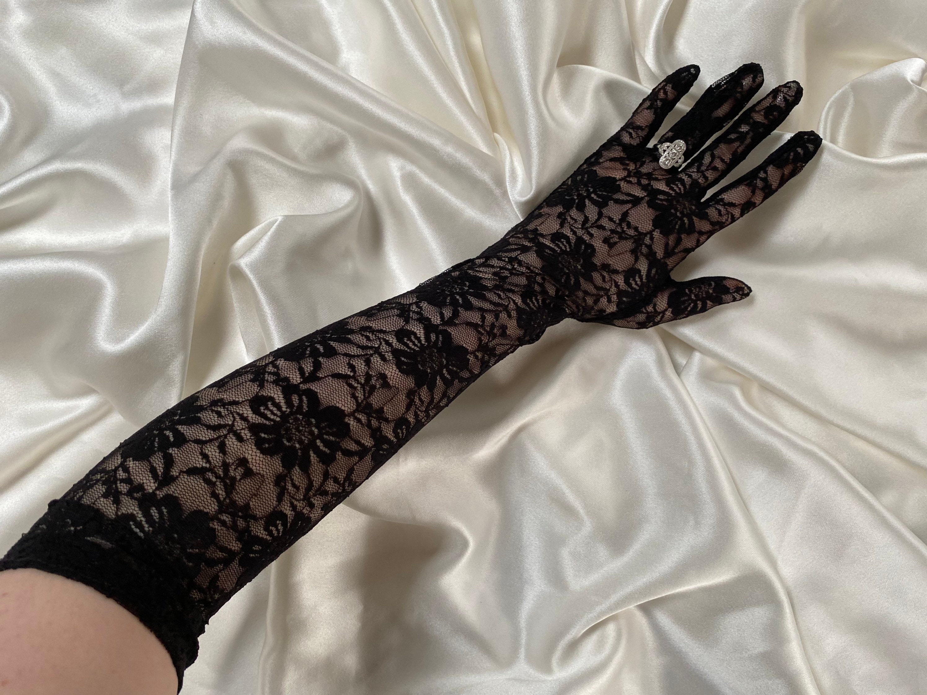 How to wear tricky items: black lace gloves – Nessbow