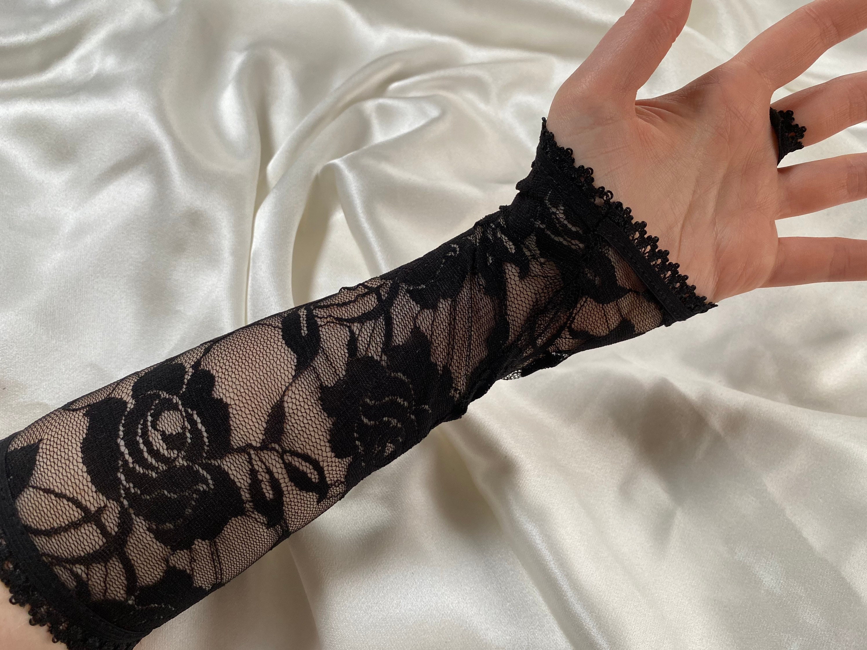 BLACK LACE V Shape Fingerless Gloves Mid Arm Length 3 4 Floral