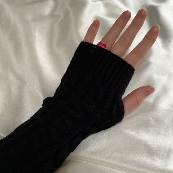 Ribbed Knit Thumbhole Arm Warmer Gloves in 2023  Really cute outfits, Cute  outfits, Stylish outfits