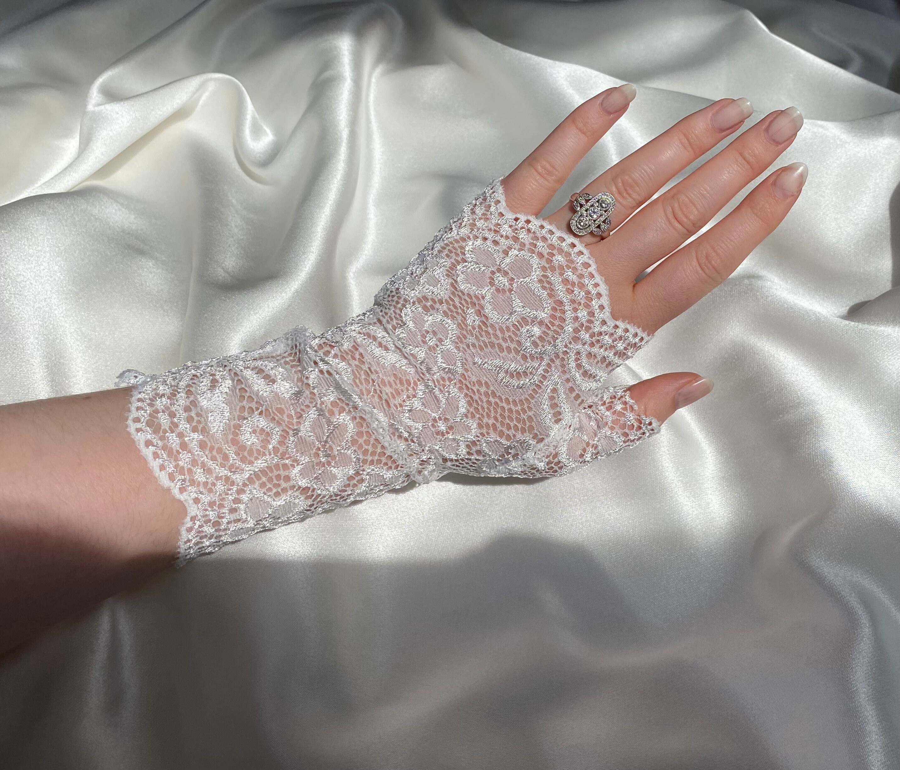 Short white lace fingerless cheap gloves
