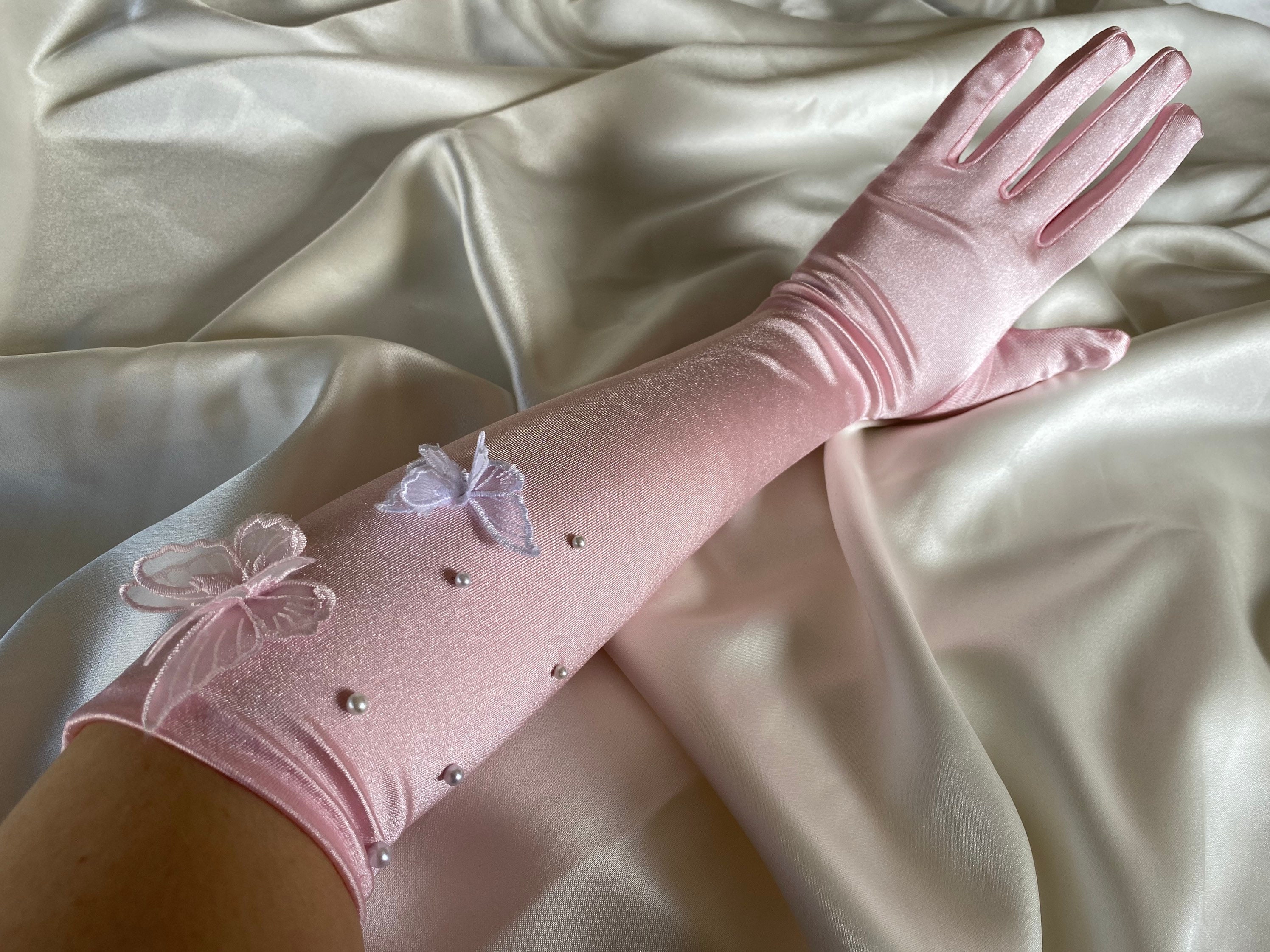 Baby pink gloves 2025