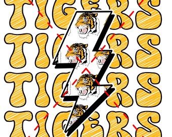 Può includere: Una grafica gialla con la parola "TIGERS" ripetuta quattro volte in un font retrò. Un fulmine nero con sfondo bianco è al centro della grafica. Il fulmine è riempito con un motivo di teste di tigre.
