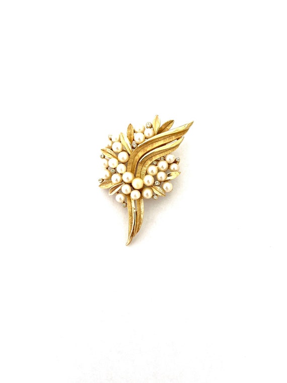 Signed Crown Trifari Gold and Faux Pearl Brooch C… - image 2