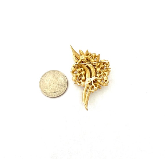 Signed Crown Trifari Gold and Faux Pearl Brooch C… - image 4