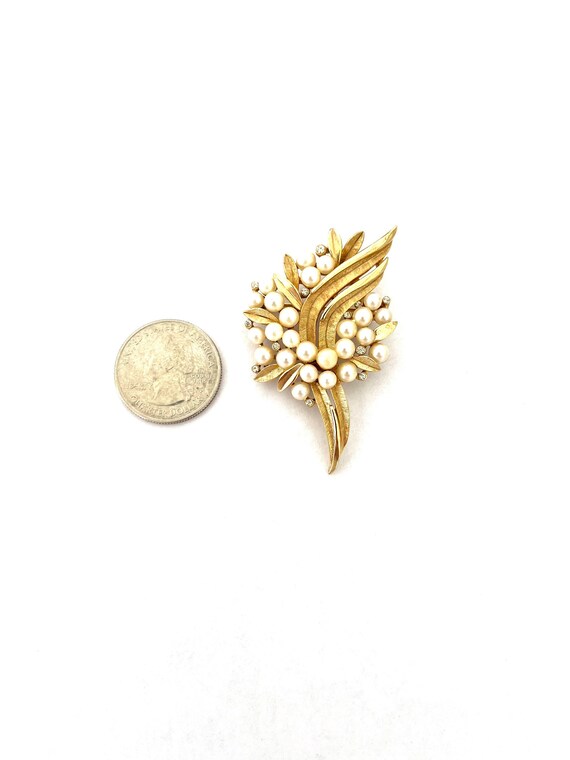 Signed Crown Trifari Gold and Faux Pearl Brooch C… - image 5