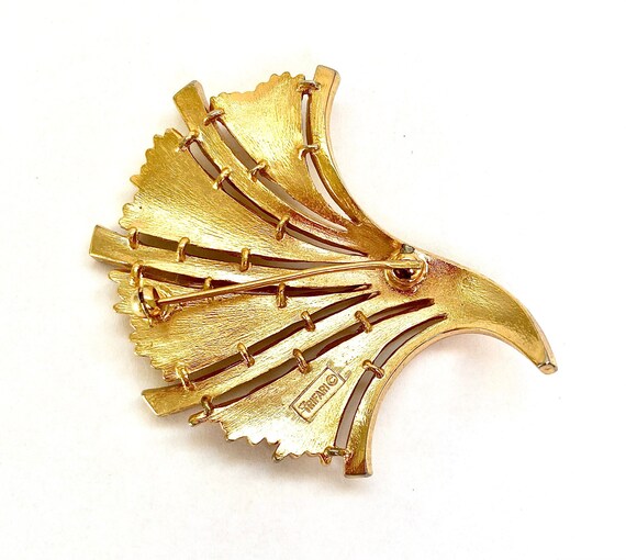 Crown Trifari Sculptural Gold Brooch - image 6