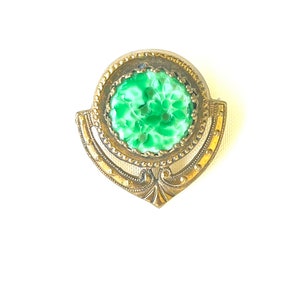 Vintage Green Peking Glass Ornate Gold-plated Victorian Style Brooch