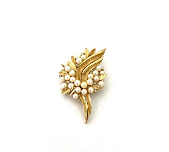 Signed Crown Trifari Gold and Faux Pearl Brooch C… - image 7