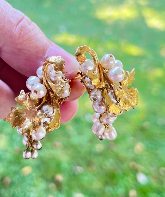 Miriam Haskell Pearl Grape Motif Brooch and Earri… - image 7