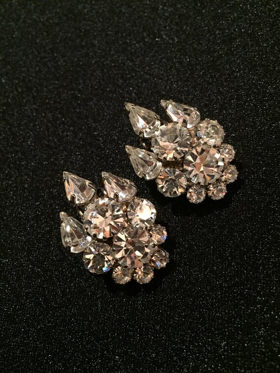 Vintage clip on earrings. Gem