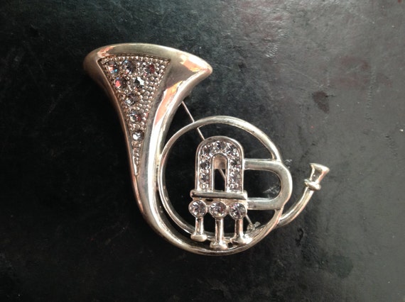 Holiday Brooch, Musical Brooch, French Horn Brooc… - image 4