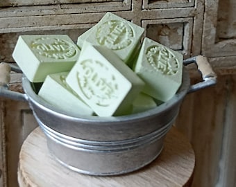 Basin with olive miniature soaps