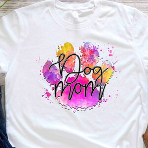 Dog Mom Shirt for Mother&#39;s Day, Dog Mom Gifts for Women, Dog Mama T Shirt with Paw Print, Gift For Her, Animal Love, Fur Mama