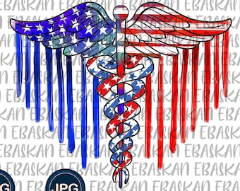 Könnte beinhalten: Ein Aquarellbild des medizinischen Caduceus-Symbols mit Flügeln. Die Flügel sind in den Farben der amerikanischen Flagge bemalt, mit roten und weißen Streifen und blauen Sternen. Der Caduceus ist ebenfalls in Rot, Weiß und Blau bemalt.