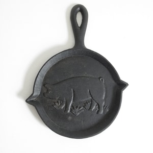 Vintage Pig Cast Iron Skillet, Small Cast Iron Pan, 10&quot; long x 5.5&quot; Inside diameter, Country Kitchen Cottage Farmhouse Home Decor