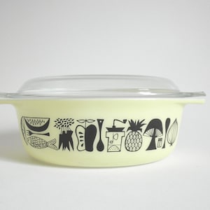 Vintage Pyrex Yellow & Black Mod Kitchen 1.5 Quart Oval Casserole w/ Lid, #043 Cinderella Oval Casserole Dish