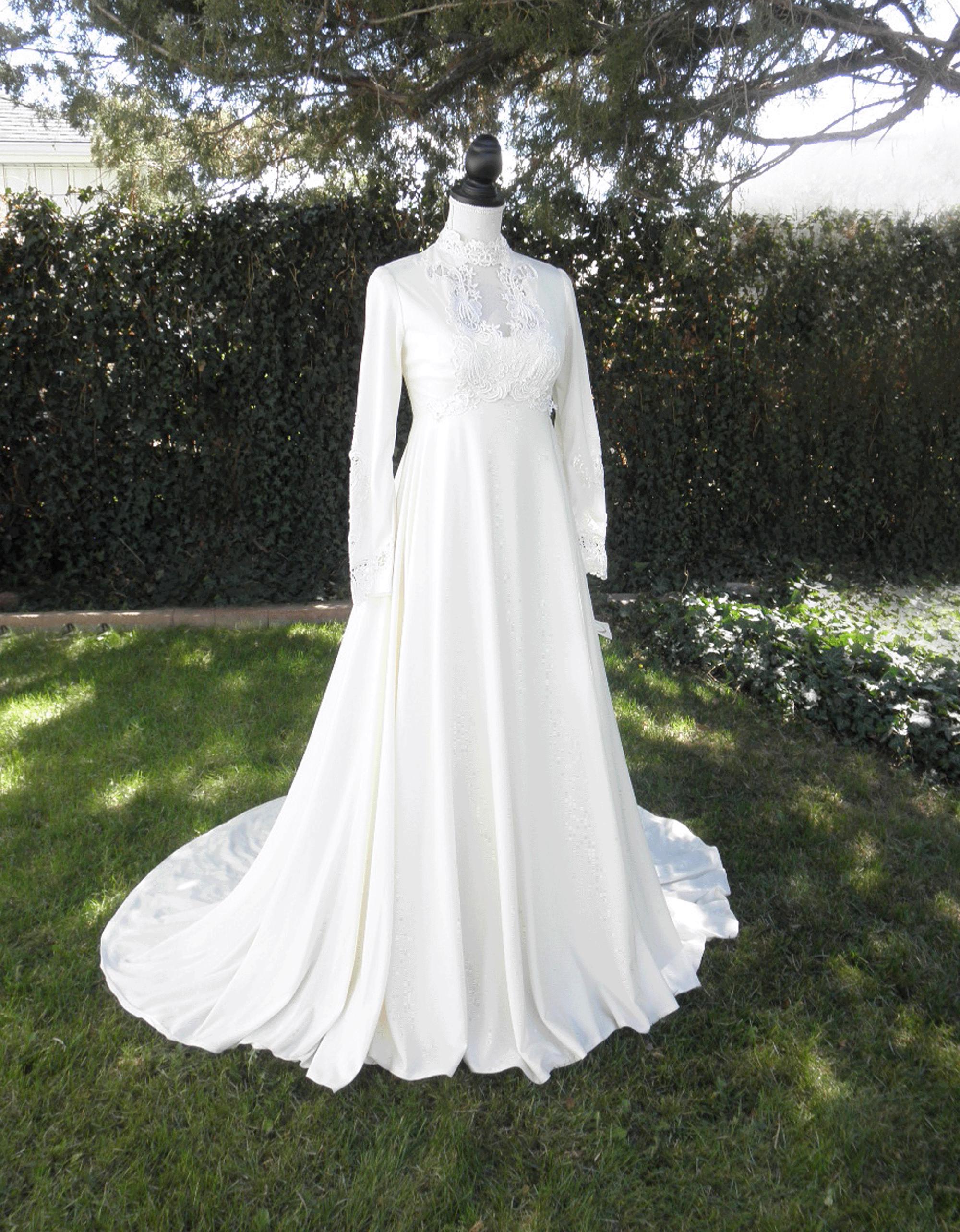 and lace dress Ivory COLOR:MINT wear with a classic gold knob Royal Blue Sparkly Tulle
