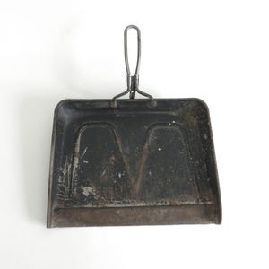 Vintage Rustic Black Metal Dustpan, Primitive 12&quot; Industrial Steel Heavy Duty Broom Pan