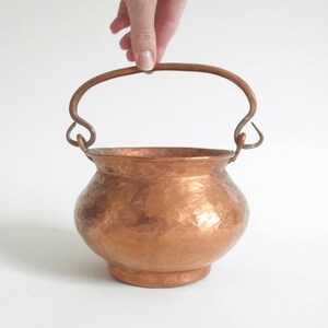 Vintage Artisan Hammered Copper Cauldron Pot, Old Decorative Solid Copper Cauldron Pot with Handle, Heavy Copper Pot, Short Neck 5.5&quot; wide