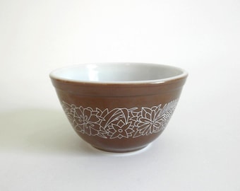 Bol para mezclar Pyrex Woodland vintage: Bol pequeño marrón con estampado floral de 14,6 cm (5,75 pulgadas)