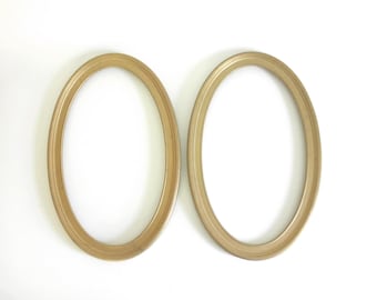 Antique Gold Oval Picture Frame: Large Ribbed Wooden Wall Decor