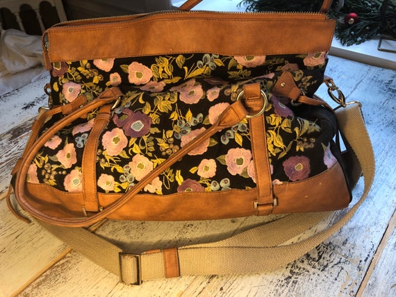 Shoulder bag with flowers