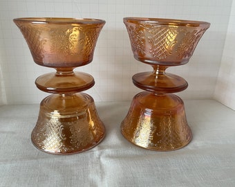 Juego de 4 copas de carnaval con base para sorbetes, color ámbar iridiscente. Copa de carnaval Normandie Bouquet & Lattice de Federal Glass, 1933.