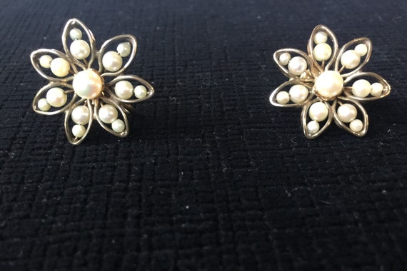 Vintage Faux Pearl Earrings, Star or Flower-shape… - image 7