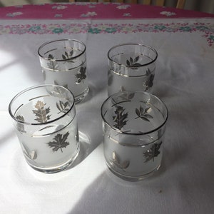 Vintage Libbey Glasses. Set of 4 Silver Leaf Juice or Rocks Glasses, 1960s. Clear & smoky with silver leaf pattern. Retro Barware Drinkware.