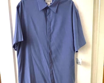 MEN'S SHORT SLEEVE Shirt. Size L. Sky blue. Light weight material, placket over buttons, straight bottom with vents. New Old Stock.