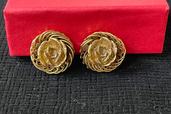 Florenza Gold Rose Earrings, Vintage 1960s. Elega… - image 5