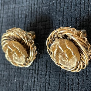 Florenza Gold Rose Earrings, Vintage 1960s. Elegant, Clip Back Earrings framed with scrollwork. 3/4 in diam. Valentine. Gift Box incl. image 6