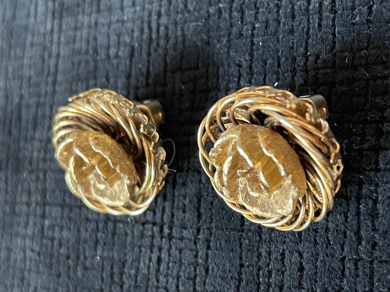 Florenza Gold Rose Earrings, Vintage 1960s. Elegant, Clip Back Earrings framed with scrollwork. 3/4 in diam. Valentine. Gift Box incl. image 6