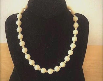 Vintage Lucite Beaded Choker: Creamy White, Modern Style