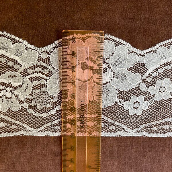 Ecru Lace by the Yard. 3" wide. Very Pretty floral pattern with one Scalloped edge, one Straight edge. Vintage Lace Trim, Unused & Perfect.