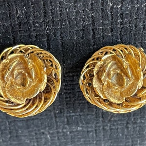 Florenza Gold Rose Earrings, Vintage 1960s. Elegant, Clip Back Earrings framed with scrollwork. 3/4 in diam. Valentine. Gift Box incl. image 4